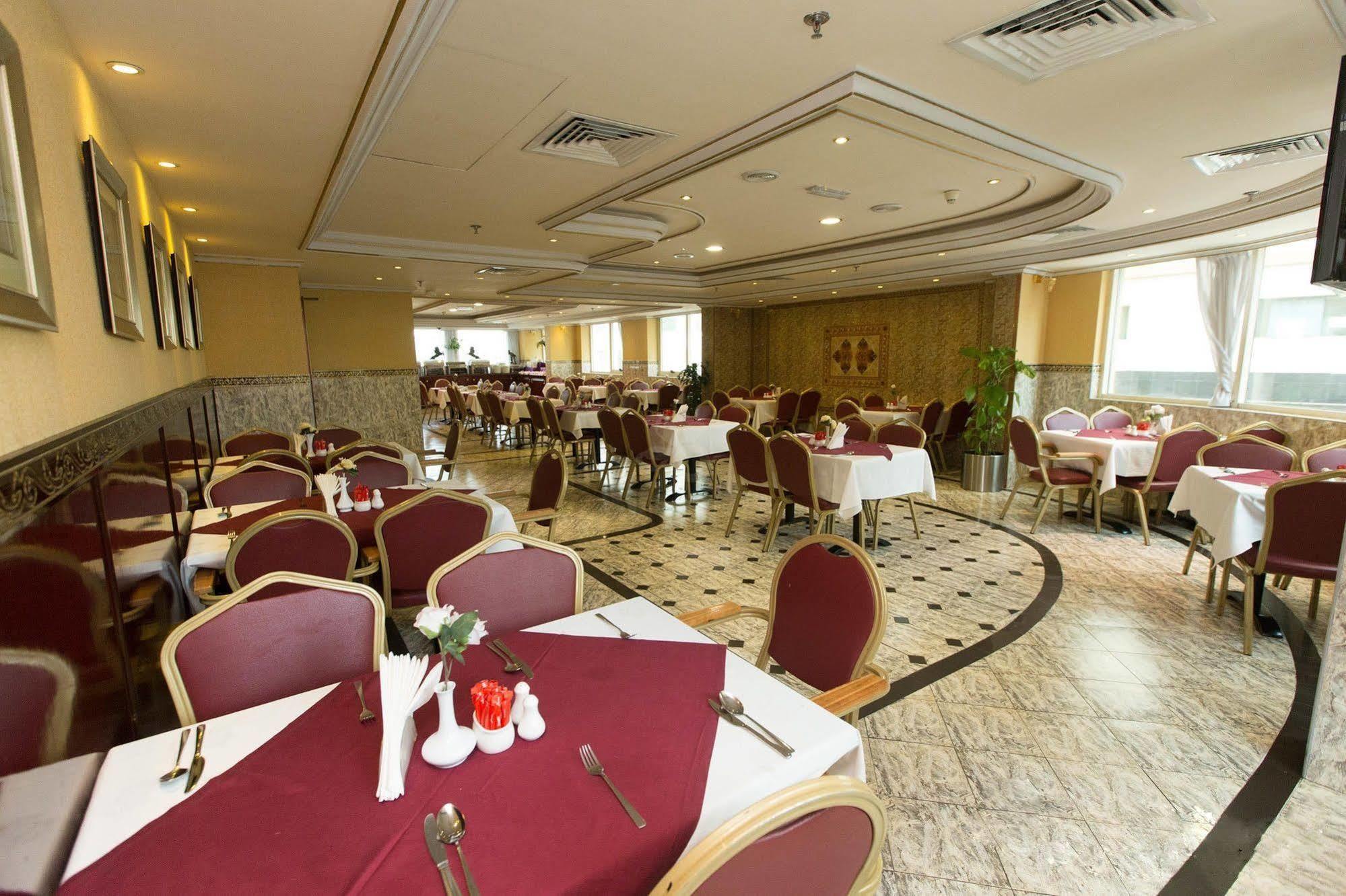 Comfort Inn Hotel Deira Дубай Ресторан фото